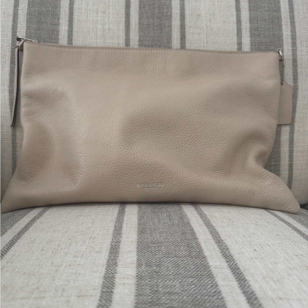 Authentic COACH cream color leather crossbody bag - Picture 2 of 7